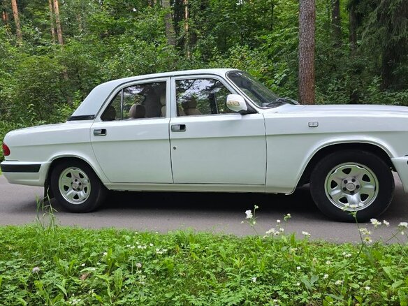 2002 ГАЗ 3110 «Волга», белый - вид 3