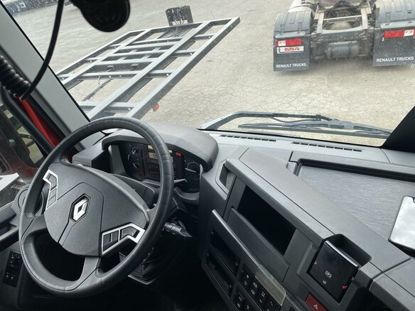 2017 Renault T-Series, красный, 3950000 рублей - вид 19