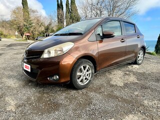 2011 Toyota Vitz III (XP130), коричневый, 790000 рублей, вид 1