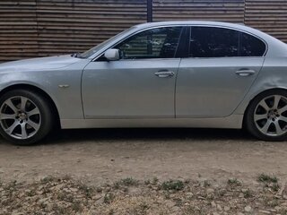2003 BMW 5 серии 520i V (E60/E61), серебристый, 899990 рублей, вид 4