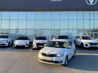 2019 Skoda Rapid I Рестайлинг, белый, 1390000 рублей, вид 1