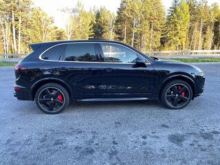 2016 Porsche Cayenne Turbo II Рестайлинг (958), чёрный, 4470000 рублей, вид 3