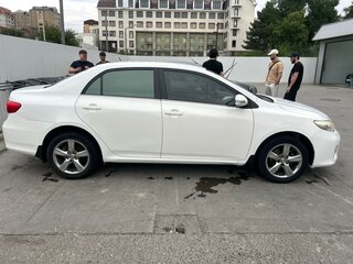 2012 Toyota Corolla X (E140, E150) Рестайлинг, белый, 1050000 рублей, вид 3