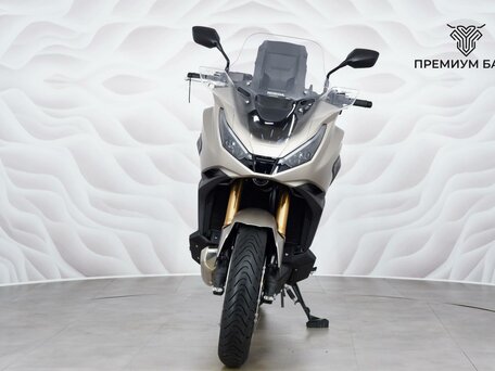 2025 Honda NT1100, золотистый, 1945000 рублей, вид 4