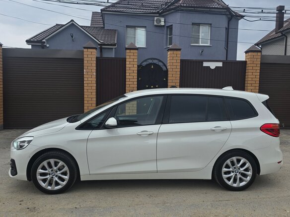 2018 BMW 2 серии Gran Tourer Gran Tourer 218d F46 Рестайлинг, белый, 1950000 рублей - вид 2