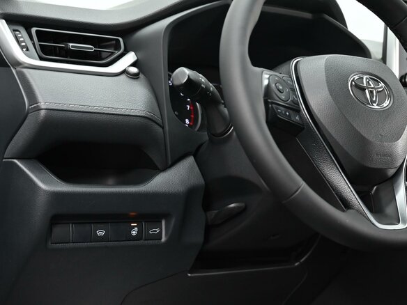 2021 Toyota RAV4 V (XA50), чёрный, 2755000 рублей - вид 6