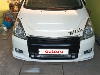2004 Toyota Wish I, белый, 800000 рублей, вид 2
