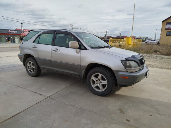 1999 Lexus RX 300 I, серебристый, 660000 рублей