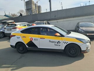 2021 Hyundai Solaris II Рестайлинг, красный, 1400000 рублей, вид 3