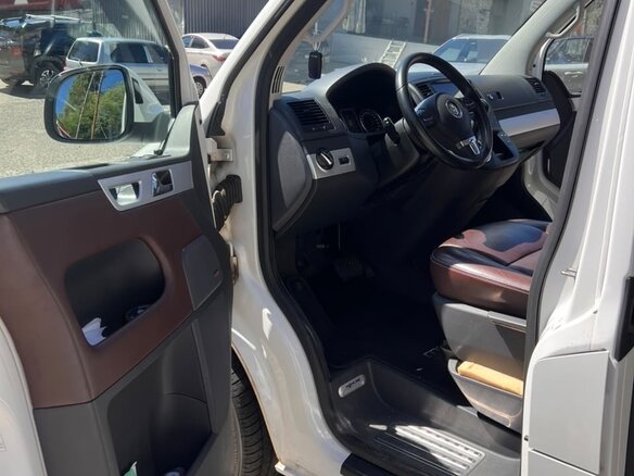 2013 Volkswagen Multivan T5 Рестайлинг, белый, 4500000 рублей - вид 5