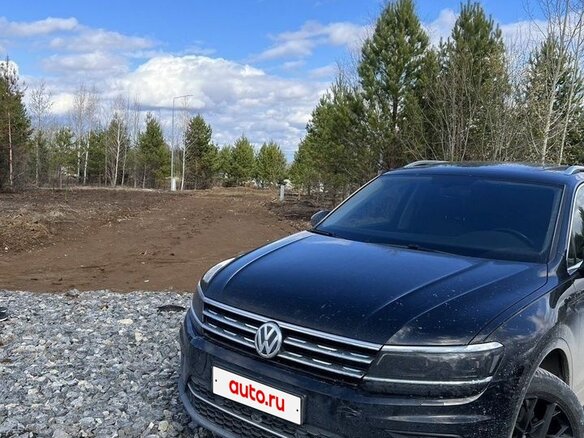 2017 Volkswagen Tiguan II, чёрный, 3440000 рублей - вид 3