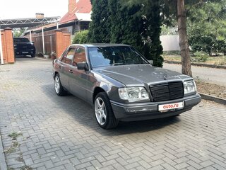 1995 Mercedes-Benz E-Класс 200 I (W124), серый, 1500000 рублей, вид 1