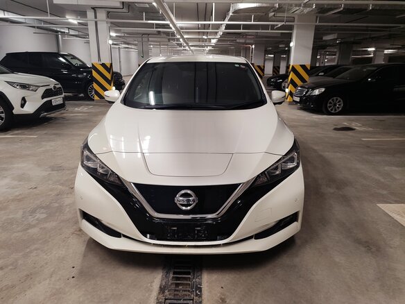 2019 Nissan Leaf II (ZE1), белый, 1900000 рублей