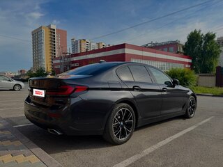 2021 BMW 5 серии 530e VII (G30/G31/G38) Рестайлинг, серый, 4790000 рублей, вид 5