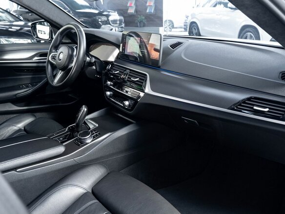 2021 BMW 5 серии 530i xDrive VII (G30/G31/G38) Рестайлинг, белый, 4990000 рублей - вид 17