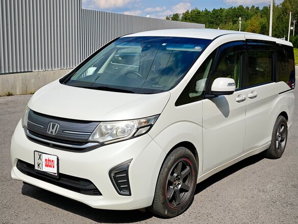 2015 Honda Stepwgn V, белый, 1600000 рублей