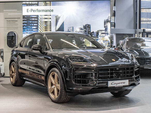 2026 Porsche Cayenne Coupé III Рестайлинг, чёрный, 24705000 рублей - вид 2