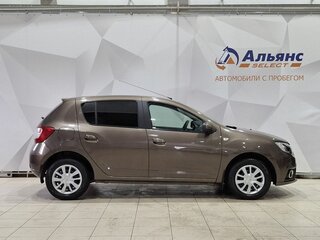 2019 Renault Sandero II Рестайлинг, коричневый, 990000 рублей, вид 2