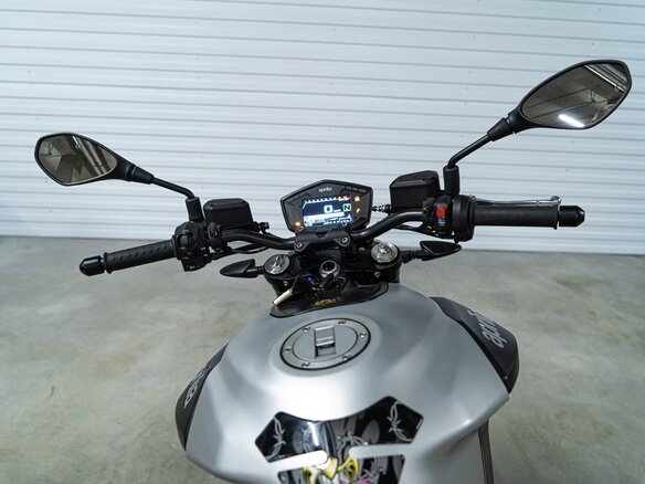 2019 Aprilia SL 900 Shiver, серебристый - вид 12