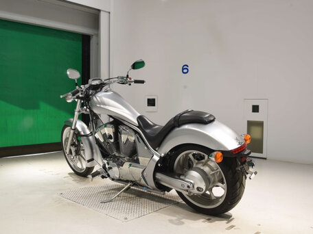 2010 Honda VT 1300CX Fury, серебристый, 810000 рублей, вид 5