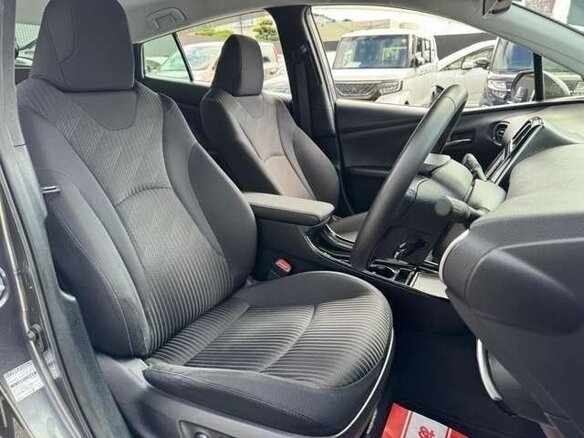 2021 Toyota Prius IV Рестайлинг (XW50), серый, 2000012 рублей - вид 4