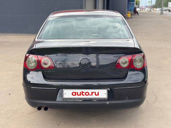 2010 Volkswagen Passat B6, чёрный - вид 4