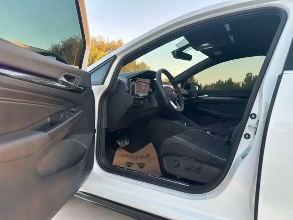 2023 Volkswagen Golf VIII, белый, 1910000 рублей - вид 7
