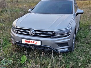 2016 Volkswagen Tiguan II, серебристый, 2000000 рублей, вид 2