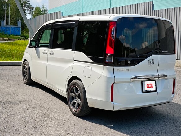 2015 Honda Stepwgn V, белый, 1600000 рублей - вид 5