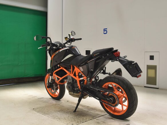 2016 KTM 690 Duke R, чёрный, 550000 рублей - вид 2