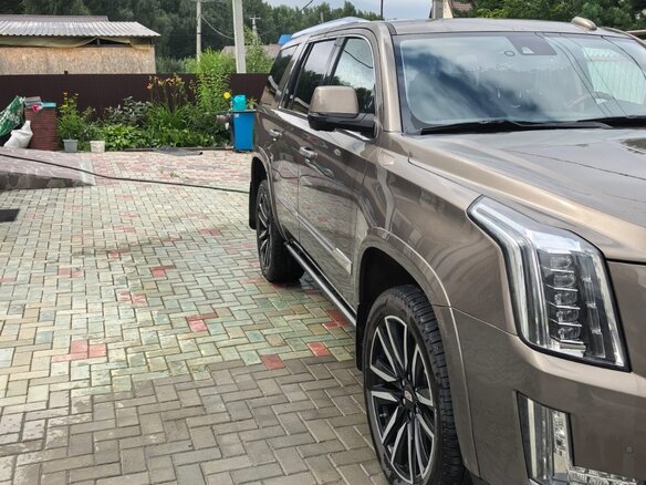 2016 Cadillac Escalade IV, коричневый, 4500000 рублей