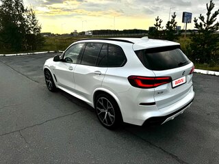 2019 BMW X5 30d IV (G05/G18), белый, 6600000 рублей, вид 4