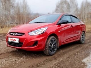 2013 Hyundai Solaris I, красный, 560000 рублей, вид 1