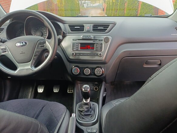 2016 Kia Rio III Рестайлинг, белый, 960000 рублей - вид 7