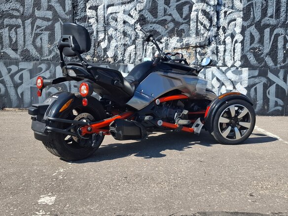 2015 BRP Can-Am Spyder, серый, 1890000 рублей - вид 3