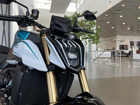 2026 QJMotor SRK 550, голубой, 569000 рублей - вид 15