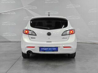 2011 Mazda Axela II Рестайлинг, белый, 975000 рублей, вид 4