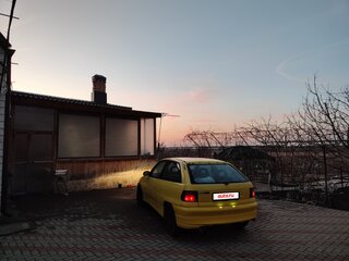 1997 Opel Astra 16LZ2 F, жёлтый, 220000 рублей, вид 3