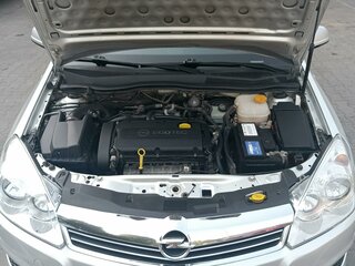 2010 Opel Astra H Рестайлинг, серебристый, 600000 рублей, вид 3