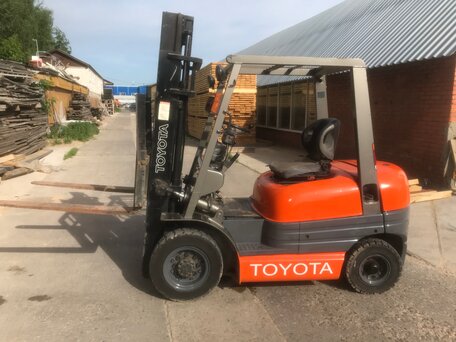 2000 Toyota 6F, оранжевый, 990000 рублей, вид 2
