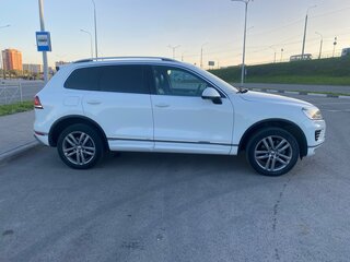 2016 Volkswagen Touareg II Рестайлинг, белый, 3400000 рублей, вид 4