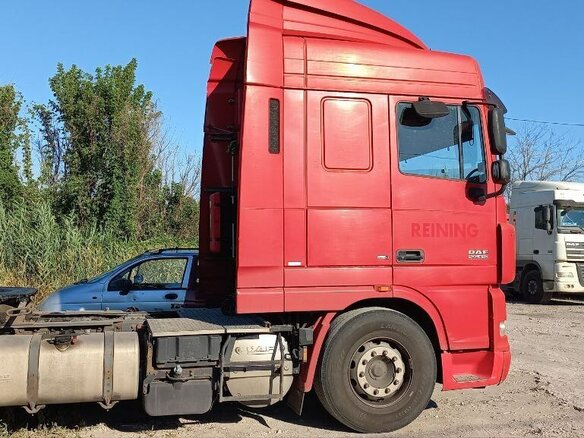 2006 DAF XF 105, красный, 4000000 рублей - вид 5