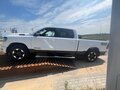 2020 Ram 1500 Crew Cab IV (DS/DJ), белый, 4322908 рублей - вид 2