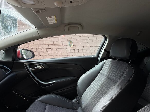 2012 Opel Astra GTC J Рестайлинг, красный, 900000 рублей - вид 8