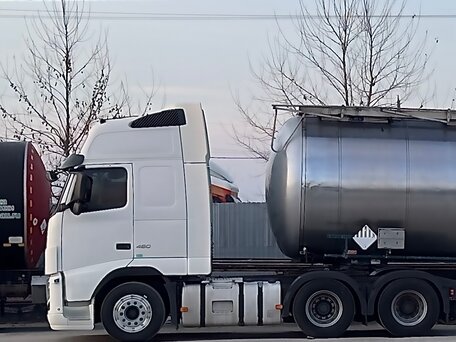 2010 Volvo FH, белый, 6000000 рублей, вид 2
