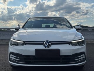 2021 Volkswagen Golf VIII, белый, 1677000 рублей, вид 2