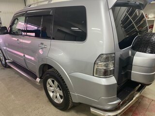 2010 Mitsubishi Pajero IV, серебристый, 2400000 рублей, вид 4