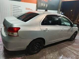 2006 Toyota Belta I, серый, 565000 рублей, вид 3