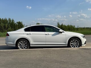2017 Volkswagen Passat B8, белый, 1900000 рублей, вид 4