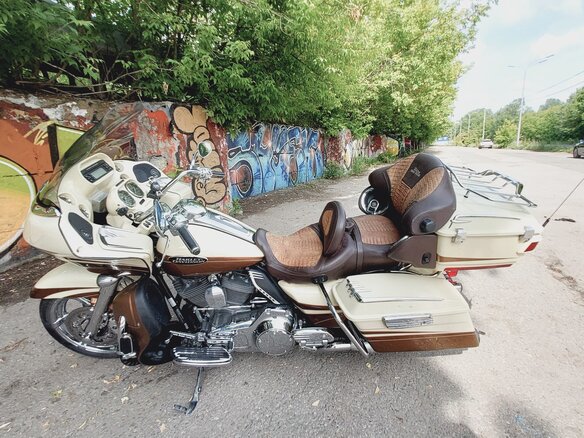 2010 Harley-Davidson CVO Road Glide, бежевый, 1400000 рублей